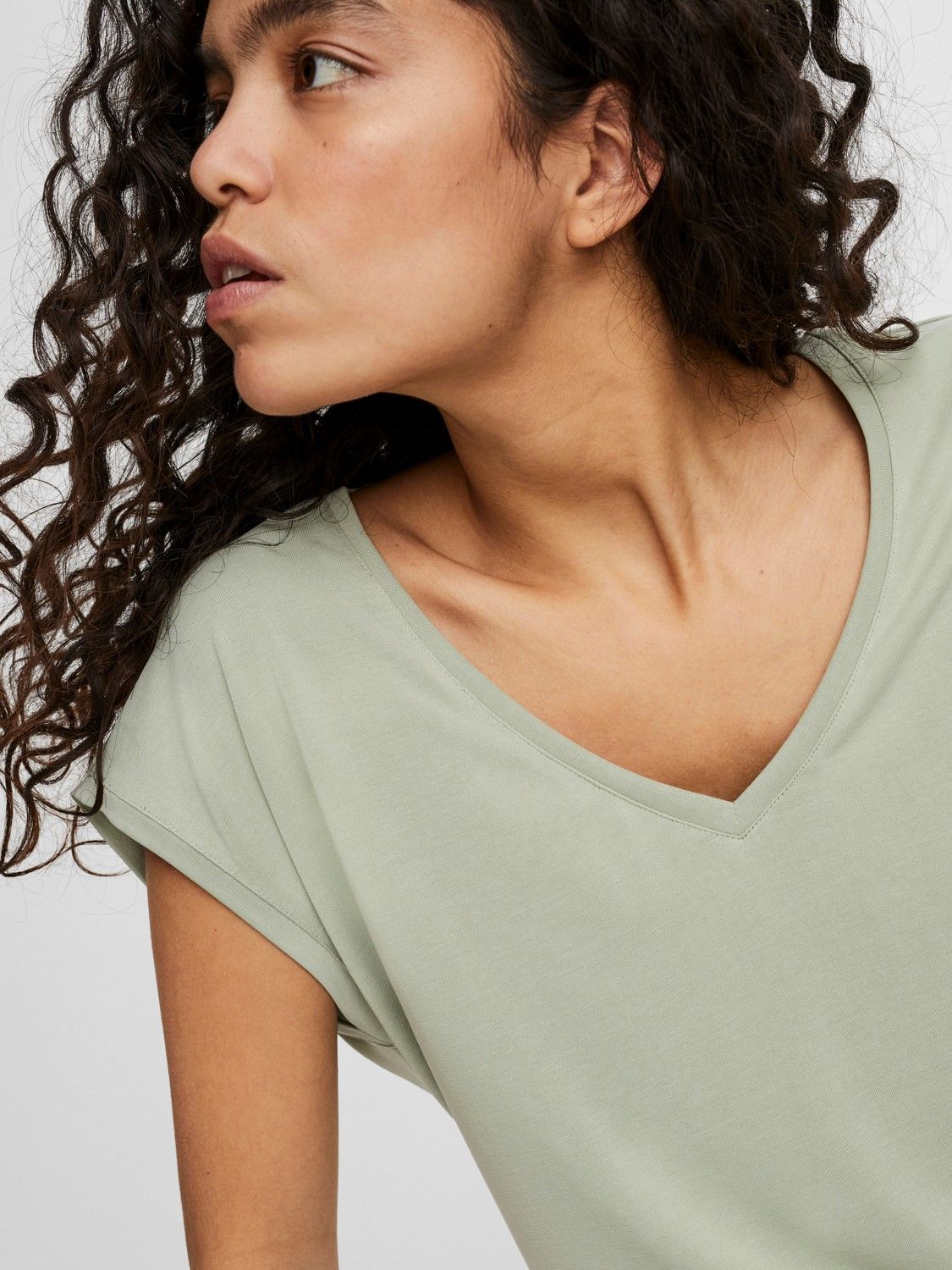 VERCAM023 (2) VMFILLI SS V-NECK TEE GA NOOS