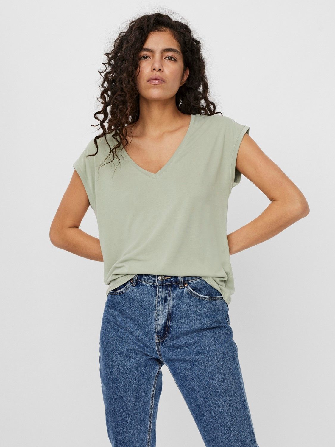 VERCAM023 (4) VMFILLI SS V-NECK TEE GA NOOS