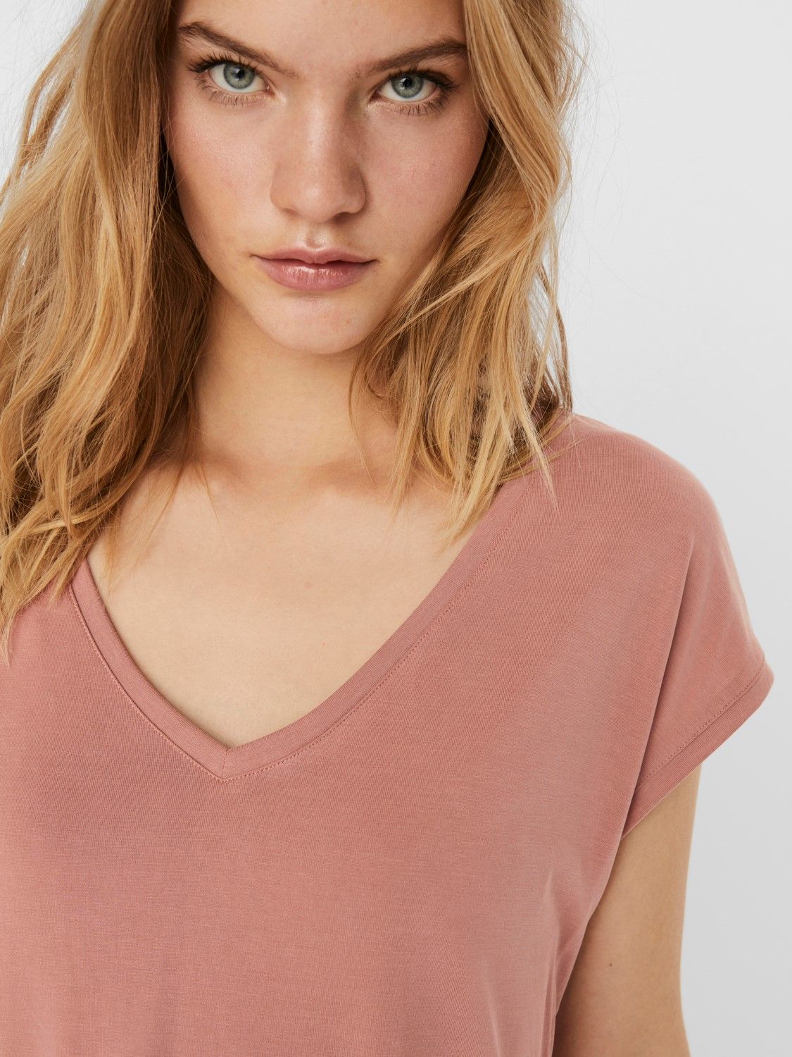 VERCAM024 (2) VMFILLI SS V-NECK TEE GA NOOS