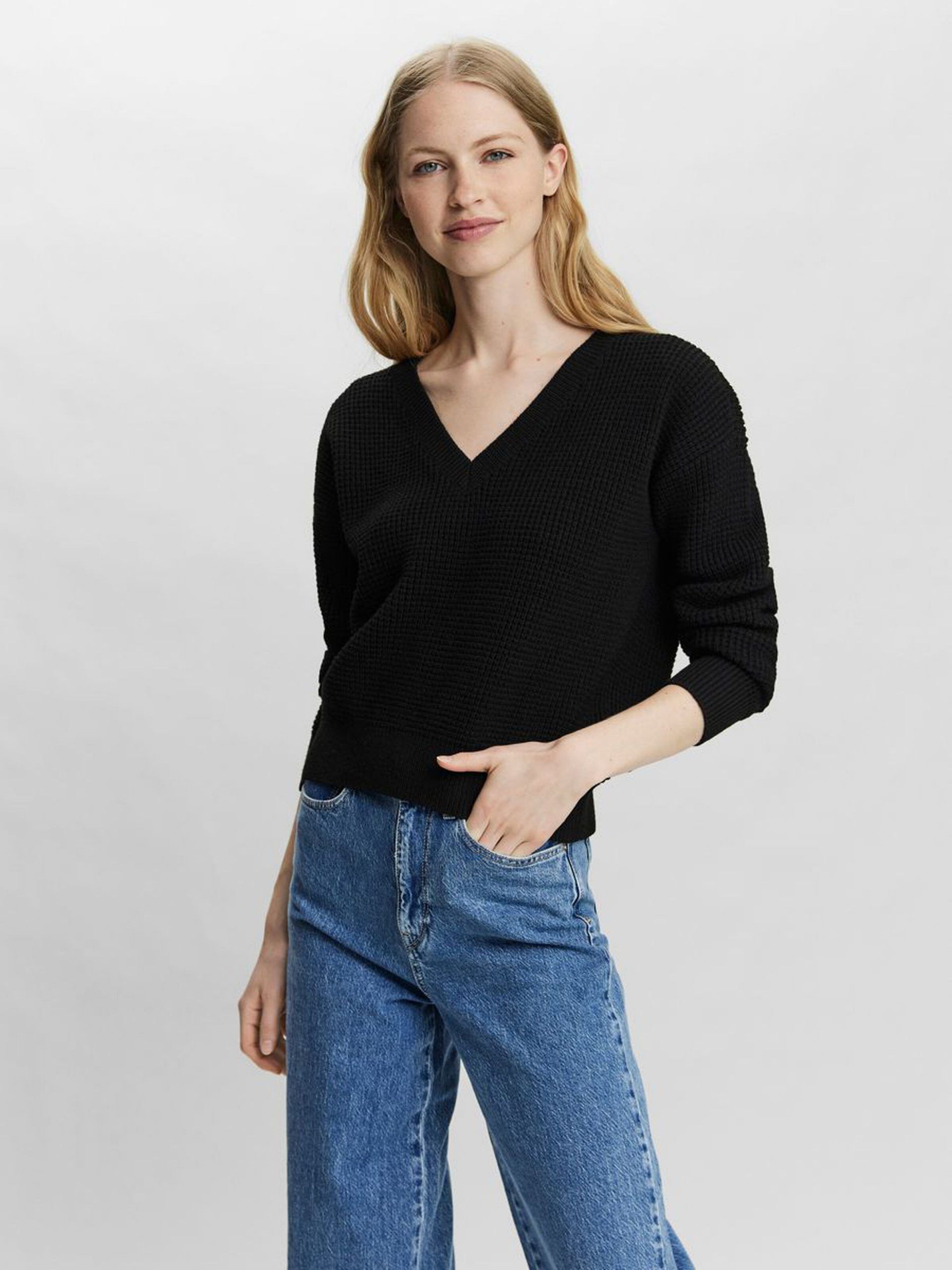 10249147_Black_003_ProductLarge V-NECK KNITTED PULLOVER