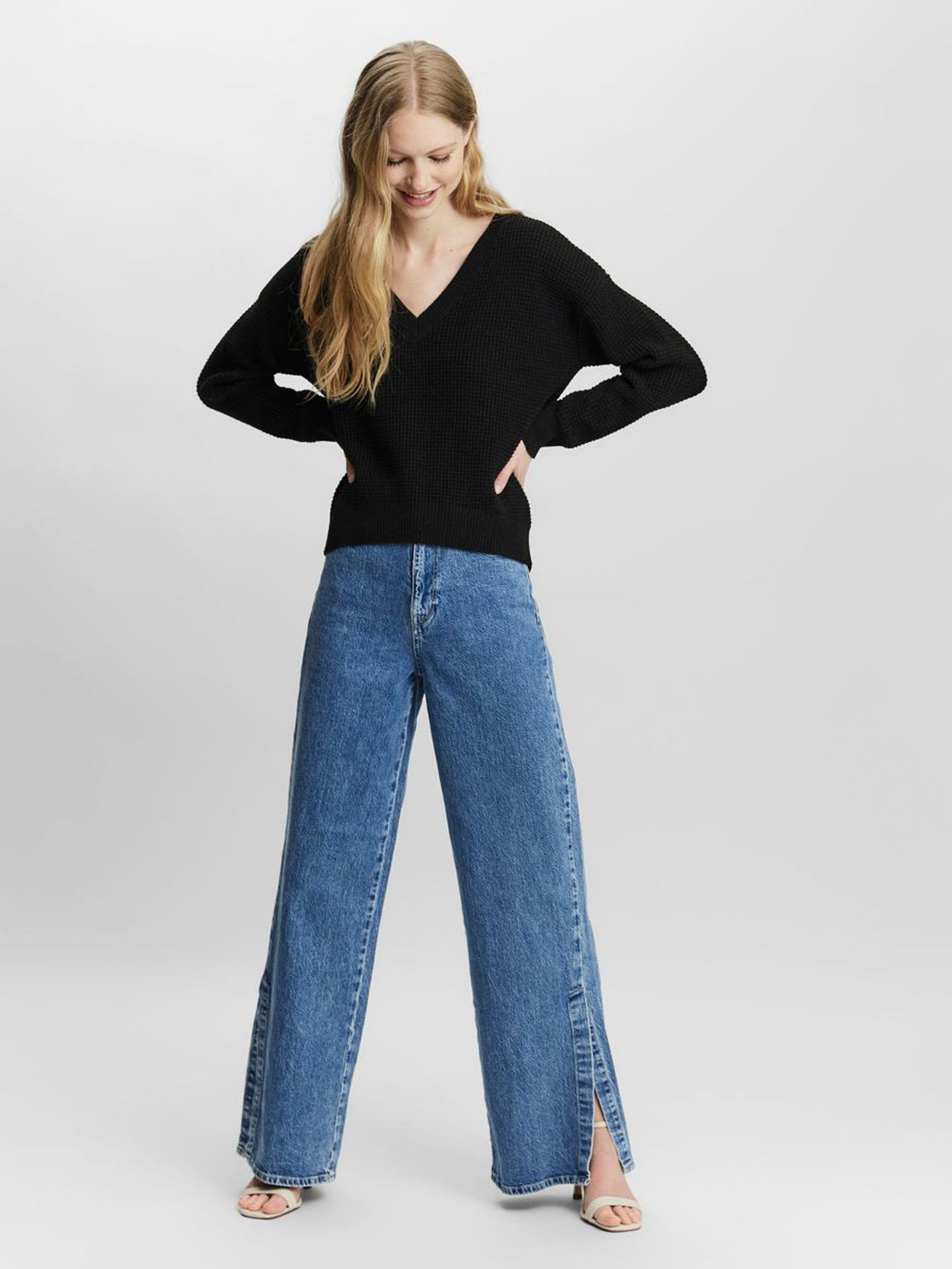 10249147_Black_005_ProductLarge V-NECK KNITTED PULLOVER