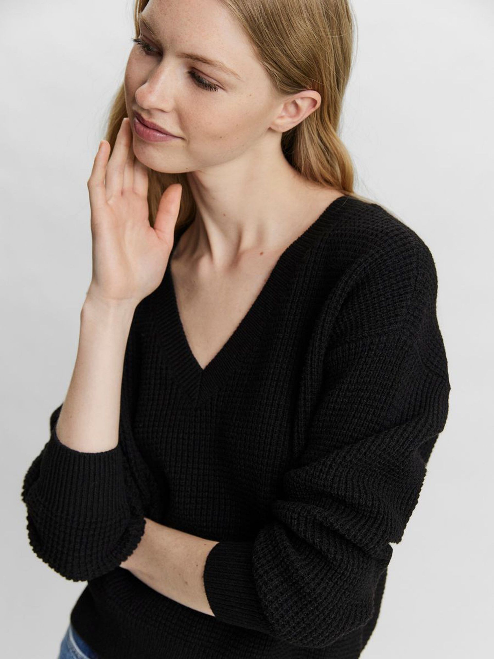 10249147_Black_006_ProductLarge V-NECK KNITTED PULLOVER