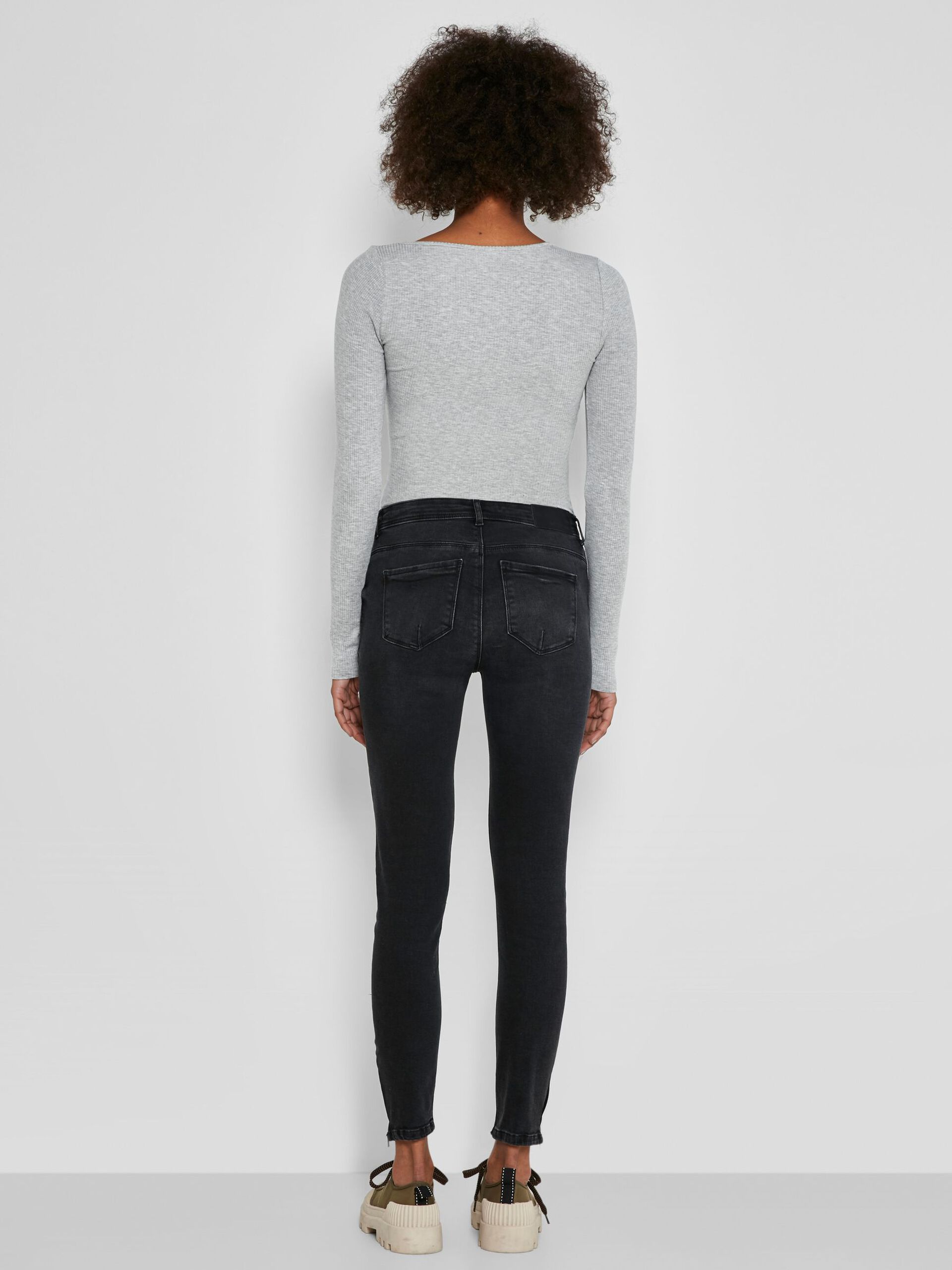 27018141_DarkGreyDenim_005 NMKIMMY CROPPED SKINNY FIT JEANS