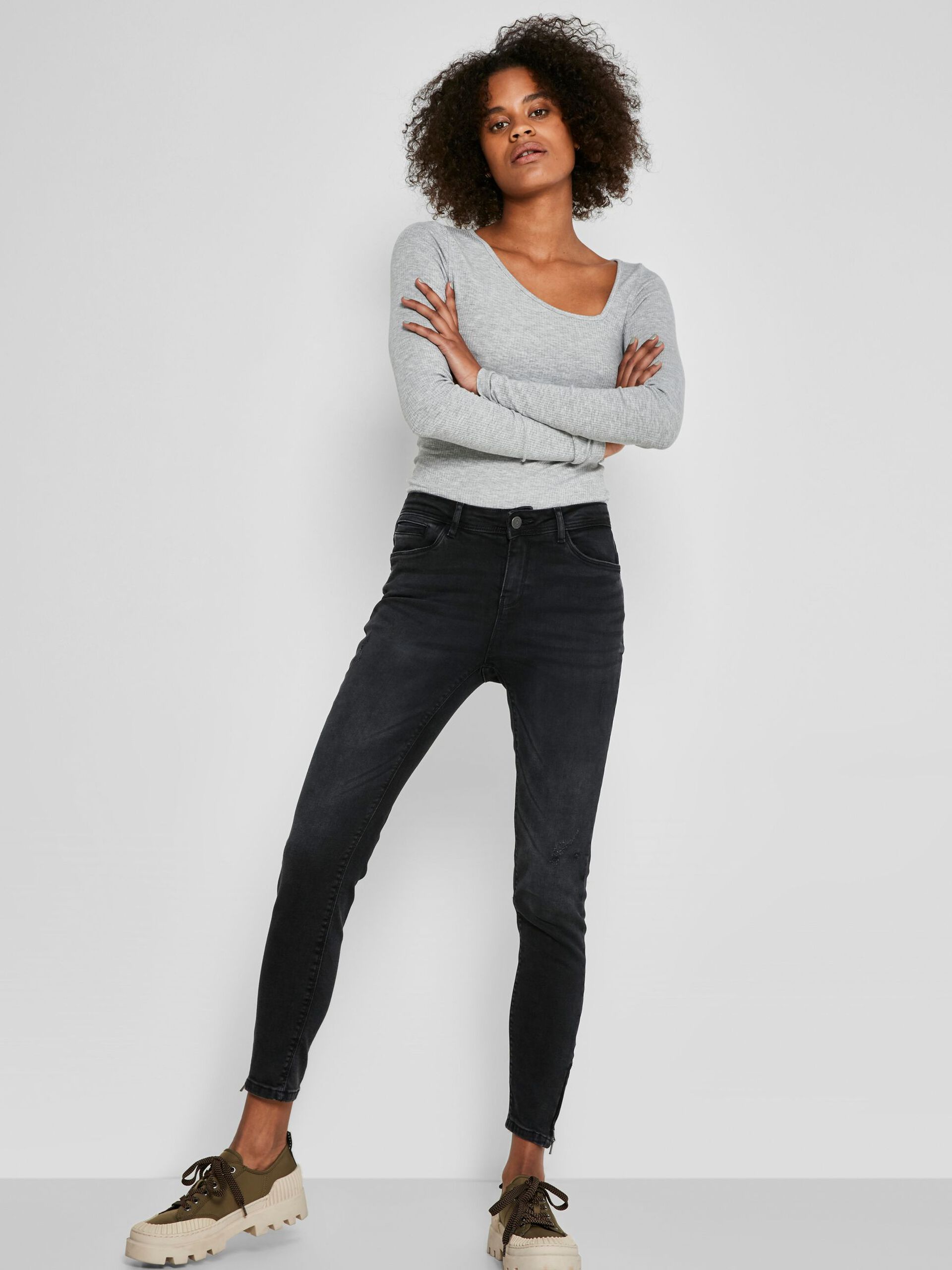 27018141_DarkGreyDenim_007 NMKIMMY CROPPED SKINNY FIT JEANS